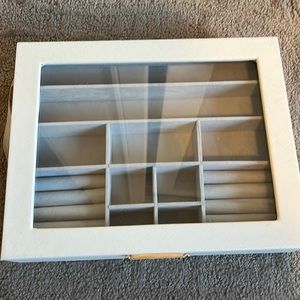 Jewelry box